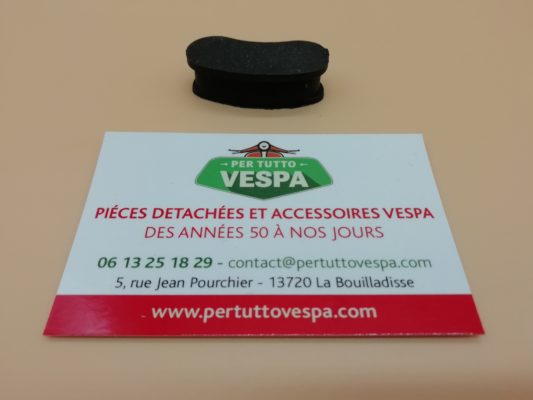 Capuchon caoutchouc de volant magnétique pour Vespa (longueur 19 mm/largeur 44 mm/hauteur 11 mm)Vespa 50 , 90, 90SS, VNB6T, Super, GT125, GTR125, TS125, Primavera, Sprint150, PX (allumage avec rupteur)