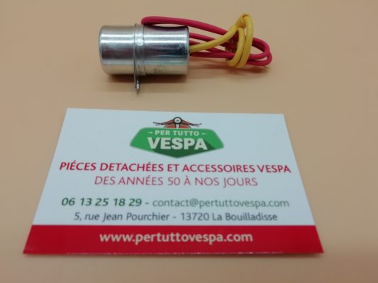 Condensateur d'allumage 2 fils pour Vespa 125 GTR 2° / ​TS 2° / ​150 Sprint V 2°/​ 150 Super 2° /​ P125-150X /​ 1 cosse platte + 1 cosse oeillet) longueur 36mm - d 20mm
