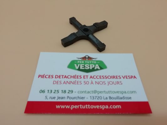 Croisillon de boite à vitesse FA italia pour Vespa 1954-1979 - VN, VM, VL1-3, VB1, VBA, VBB, GL150 (VLA1T), GS150 (VS1-5T), VNA, VNB, GT (VNL2T 30001-78300), GTR (VNL2T -124013), Super 125 (VNC1T) Super 150 (VBC1T -181686), Sprint 150 (VLB1T -1170238), Sprint 150 V