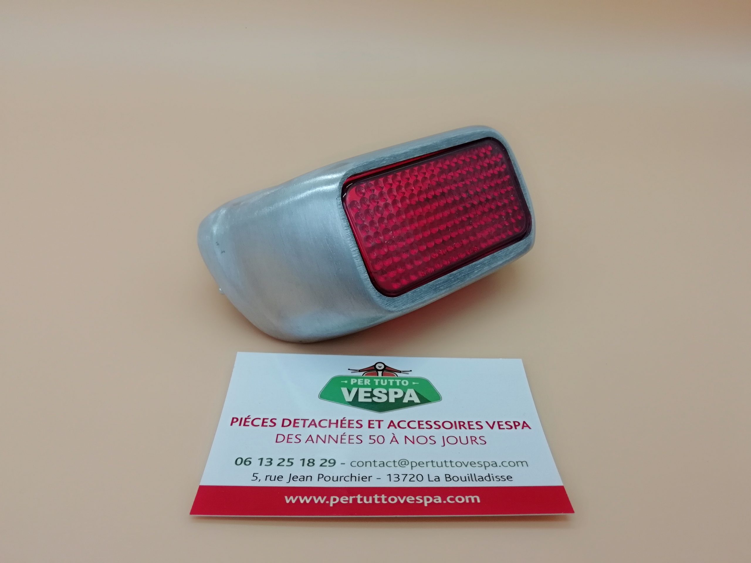 Feu Arrière Complet Pour Piaggio Vespa Sprint Primavera 50 90 125 - Modèle P-213 Rouge - Étanche