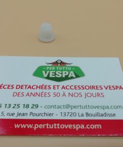 Pivot de  fixation de la porte moteur pour Vespa 50 / 125 Primavera  / ET3 ( vendue a l unité )