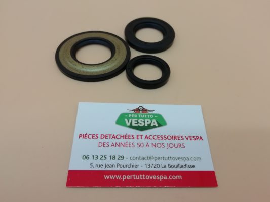 Kit joints spi moteur pour Vespa 80-125-150-200 / 150 Super 2° /​ T5 /​ Cosa 1  ( 30-47-6 + 31-62-5.8 + 24-35-6 )