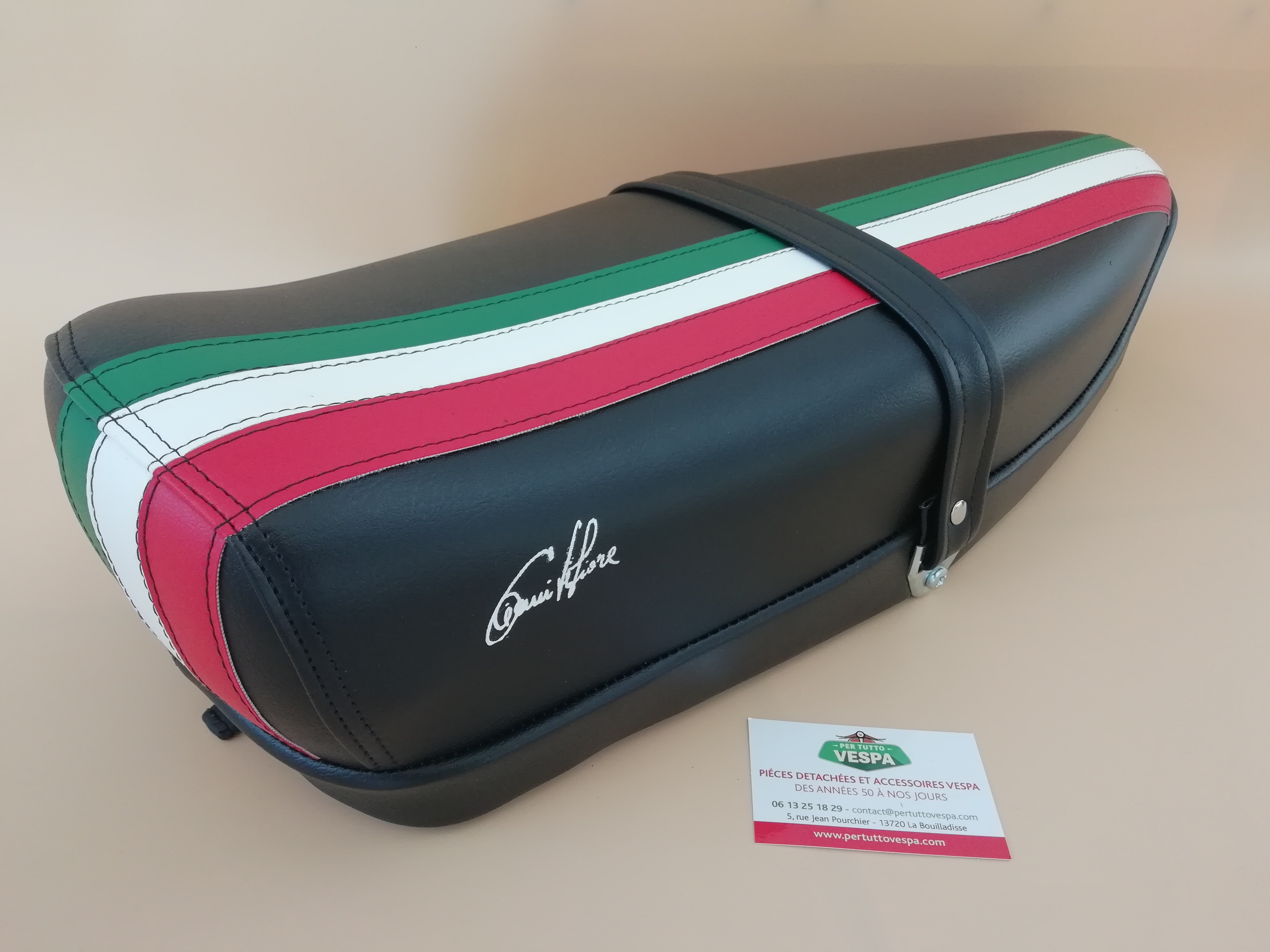 Selle noire pour Vespa 125 Primavera / ET3 / 50 / avec bande au