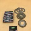 Kit embrayage FERODO pour Vespa ACMA 1955 à 58-ACMA 150GL 1956 à 58-ACMA type N 1959-61 / VN1T 06001>-VN2T-VNA1T-VNA2T>081486-VL1T-VL2T-VL3T ( 3 disques garnis + 3 disques lisses )