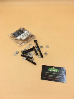 Kit complet de visserie du carter moteur (goujons, écrous, rondelles...) pour Vespa PX