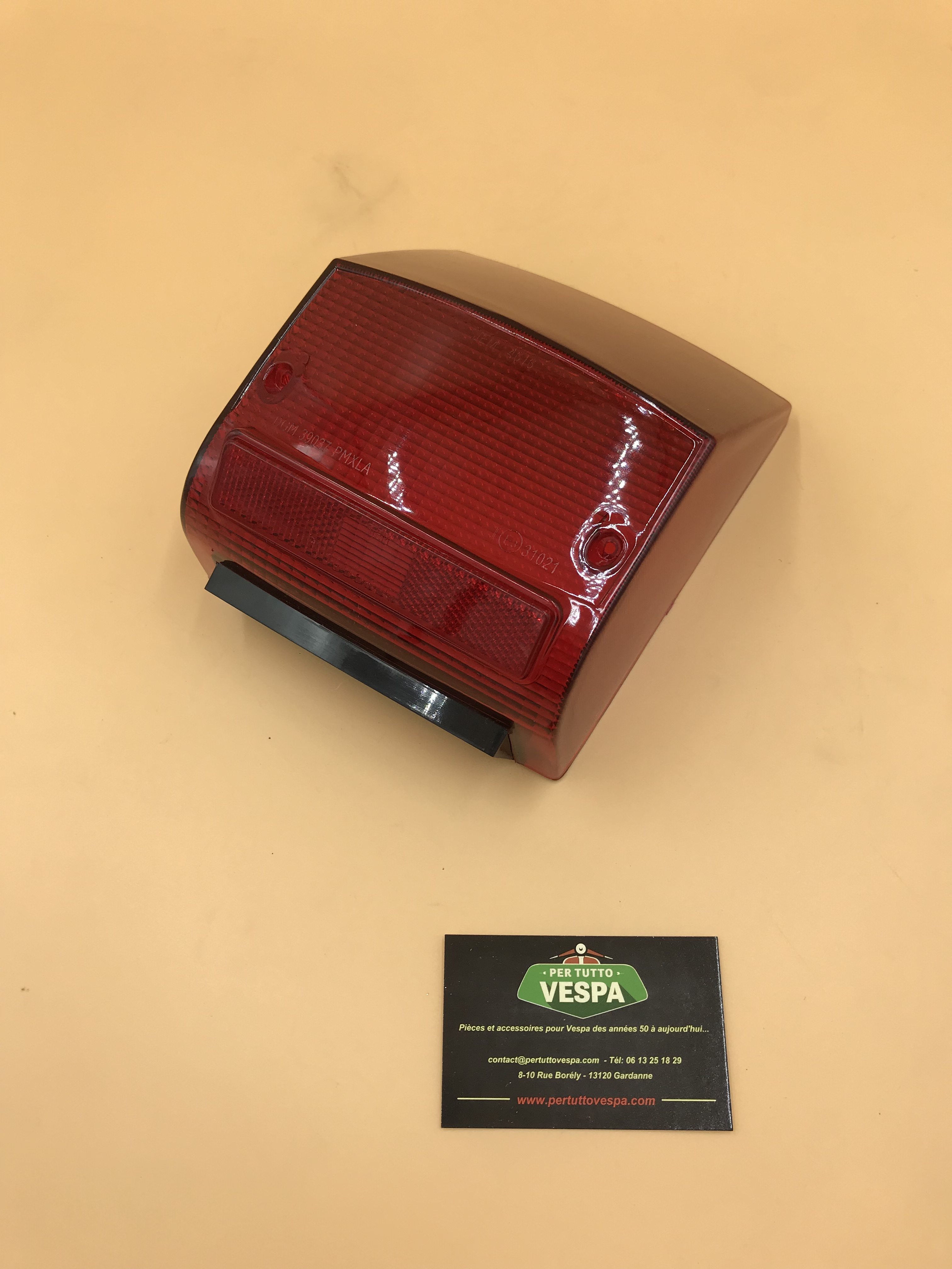 Feu Arrière Pour Vespa PX – Occasion – Fonctionnel – Quelques Marques D'usure