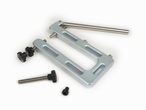 Outils (pince) pour pose des rivets à mater de baguettes de plancher et  rivets de monogramme de tablier