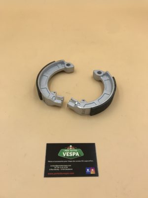 Mâchoires de frein avant / arrière pour Vespa PX 125-150-200 E / T5 / PK100-PK50 / Vespa 150-GS (pièce piaggio originale 647377) - montage à l'arrière sur GTR / TS / RALLY / GT / 160 GL / 180 SS