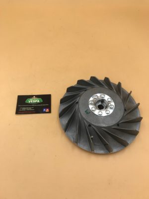 Volant magnétique LML pour allumage electronique - Se monte sur Vespa PX 80-125-150 / 125 GTR 2°/TS 2°/150 Sprint V 2°/Super 2° / sans Elestart, volant magnétique: 2350g, gros cône.