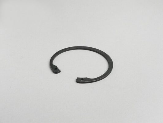 Circlips interne DIN472- Ø=62mm - pour roulement du vilebrequin côté embrayage - pour Vespa PX, T5 125ccm, Cosa, Sprint Veloce, Rally, Super, TS125, GTR125