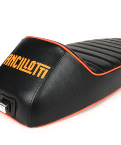 Selle sport Ancillotti noir avec écriture et passe poil orange / Pour Vespa PX (84-2016) adaptable sur autres grosses coques à partie de 1959.